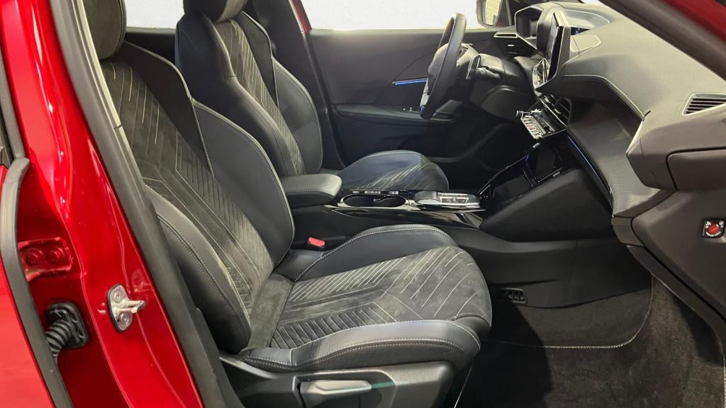 Nouvelle PEUGEOT 2008 Hybrid 145 e-DCS6 GT - Pack Alcantara Executive - Pack Vision & Navigation & Drive Assiste