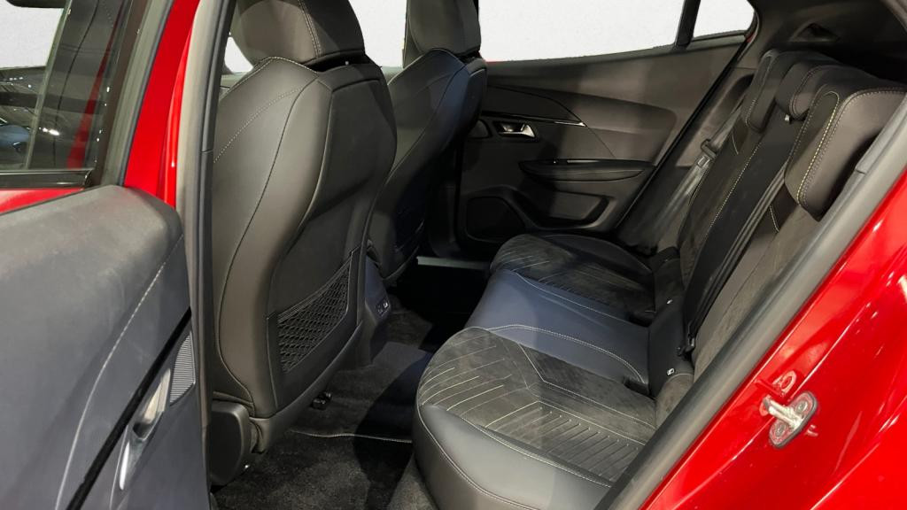 Nouvelle PEUGEOT 2008 Hybrid 145 e-DCS6 GT - Pack Alcantara Executive - Pack Vision & Navigation & Drive Assiste