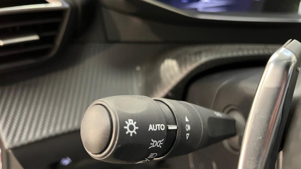 Nouvelle PEUGEOT 2008 Hybrid 145 e-DCS6 GT - Pack Alcantara Executive - Pack Vision & Navigation & Drive Assiste