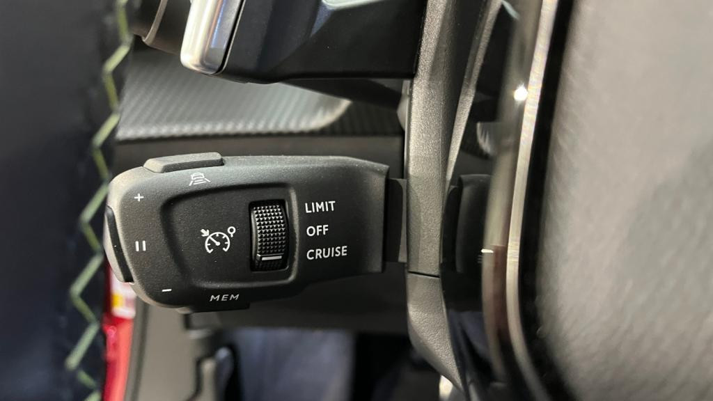 Nouvelle PEUGEOT 2008 Hybrid 145 e-DCS6 GT - Pack Alcantara Executive - Pack Vision & Navigation & Drive Assiste