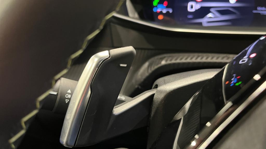 Nouvelle PEUGEOT 2008 Hybrid 145 e-DCS6 GT - Pack Alcantara Executive - Pack Vision & Navigation & Drive Assiste