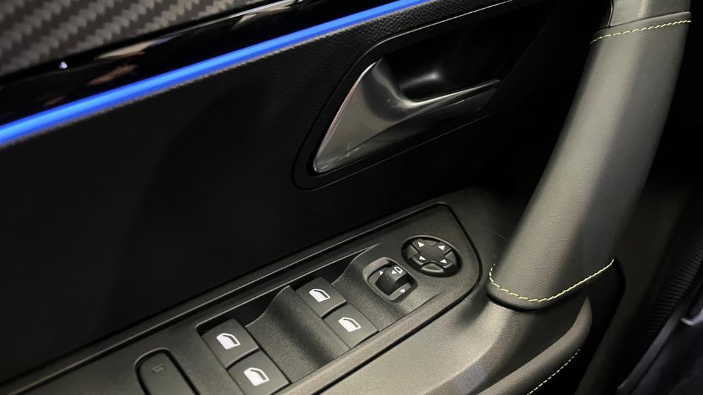 Nouvelle PEUGEOT 2008 Hybrid 145 e-DCS6 GT - Pack Alcantara Executive - Pack Vision & Navigation & Drive Assiste