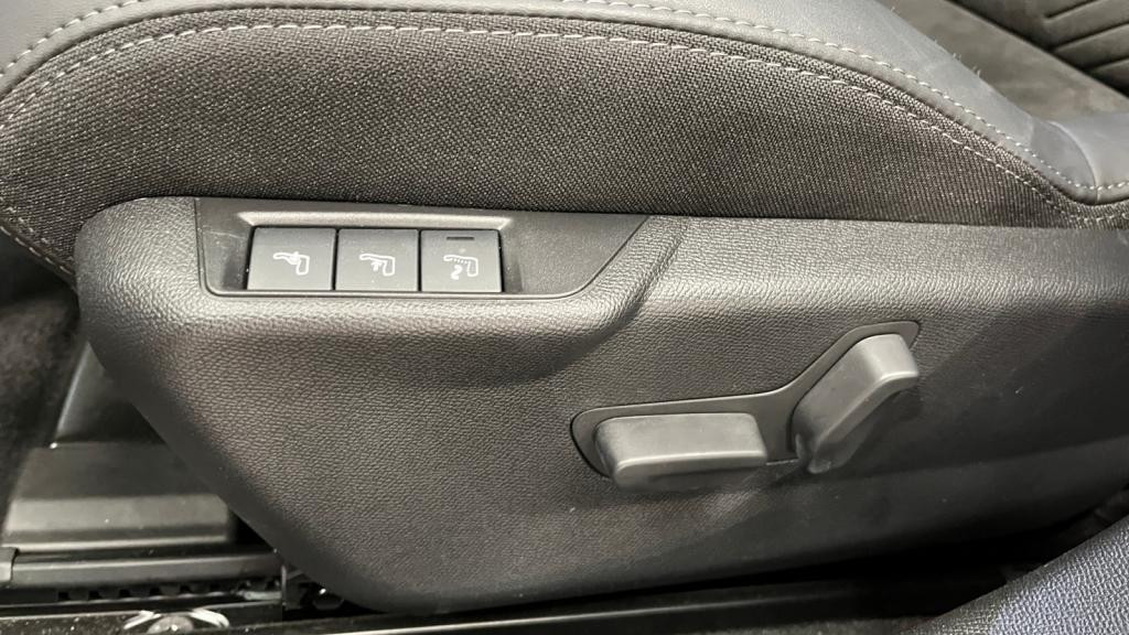 Nouvelle PEUGEOT 2008 Hybrid 145 e-DCS6 GT - Pack Alcantara Executive - Pack Vision & Navigation & Drive Assiste