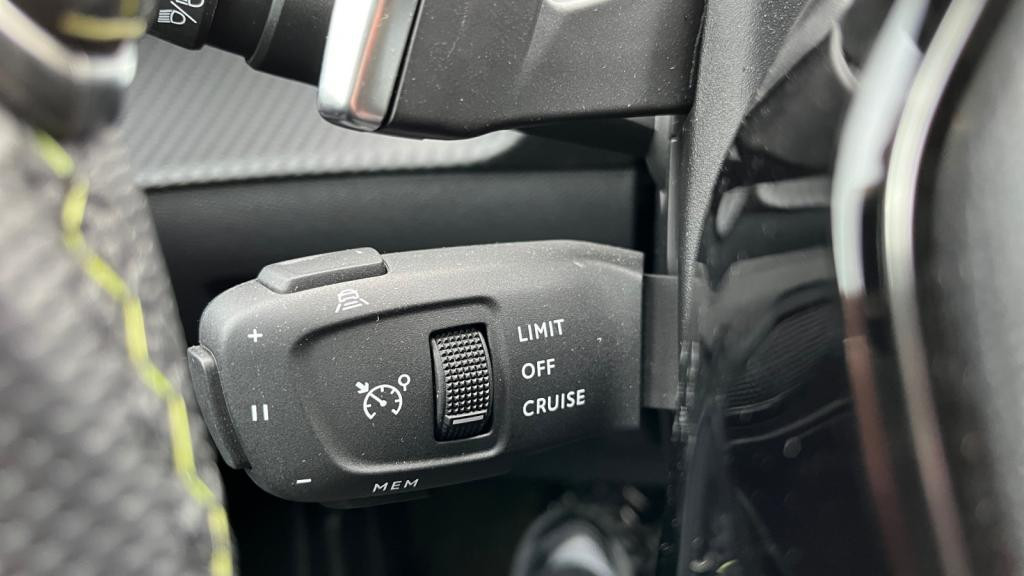 Nouvelle PEUGEOT 2008  1.2i Hybrid - 145 - e-DCS6  II GT PHASE 2