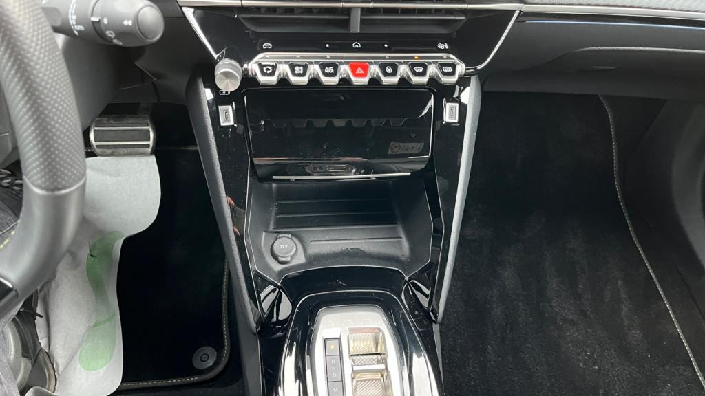 Nouvelle PEUGEOT 2008  1.2i Hybrid - 145 - e-DCS6  II GT PHASE 2
