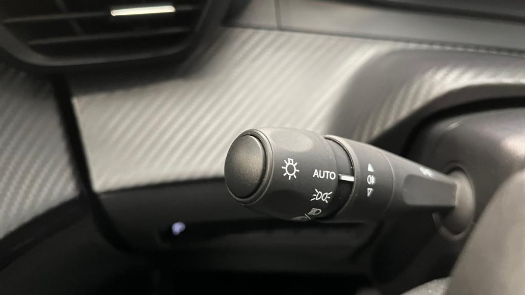 Nouvelle PEUGEOT 208  1.2i PureTech 12V S&S - 100  II BERLINE Active PHASE 2