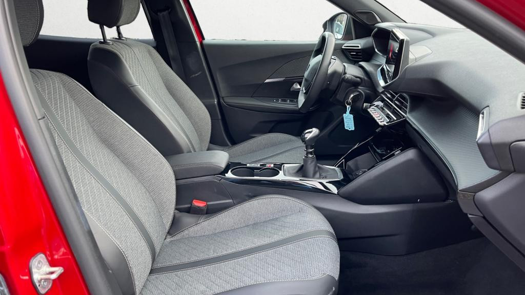 Nouvelle PEUGEOT 2008  1.2i PureTech 12V S&S - 100  II Allure PHASE 2