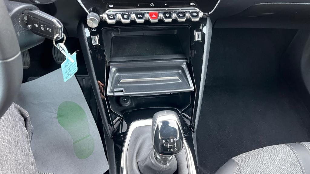 Nouvelle PEUGEOT 2008  1.2i PureTech 12V S&S - 100  II Allure PHASE 2