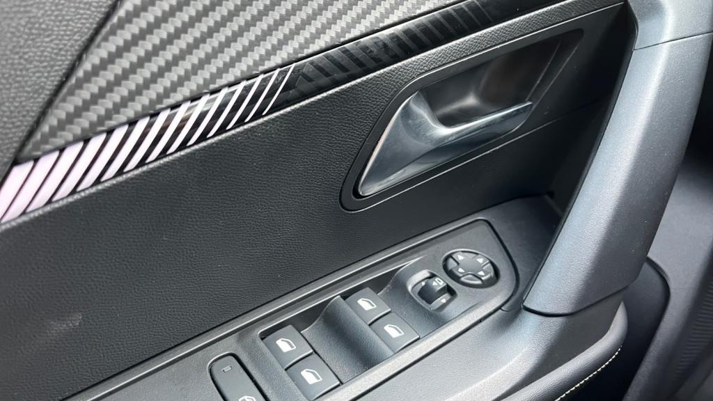 Nouvelle PEUGEOT 2008  1.2i PureTech 12V S&S - 100  II Allure PHASE 2