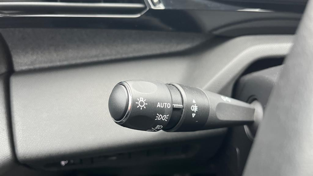 Nouvelle PEUGEOT 308  1.2i PureTech 12V S&S - 130  III BERLINE Allure