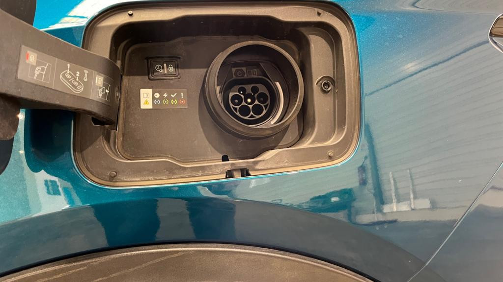 Nouvelle PEUGEOT 408 PHEV 225 e-EAT8 GT - Caméra 360 - Attelage - Sièges Electriques