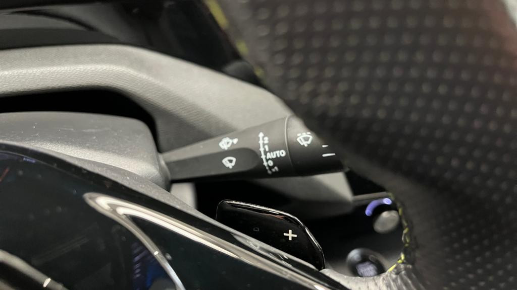 Nouvelle PEUGEOT 408 PHEV 225 e-EAT8 GT - Caméra 360 - Attelage - Sièges Electriques