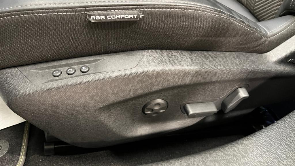 Nouvelle PEUGEOT 408 PHEV 225 e-EAT8 GT - Caméra 360 - Attelage - Sièges Electriques