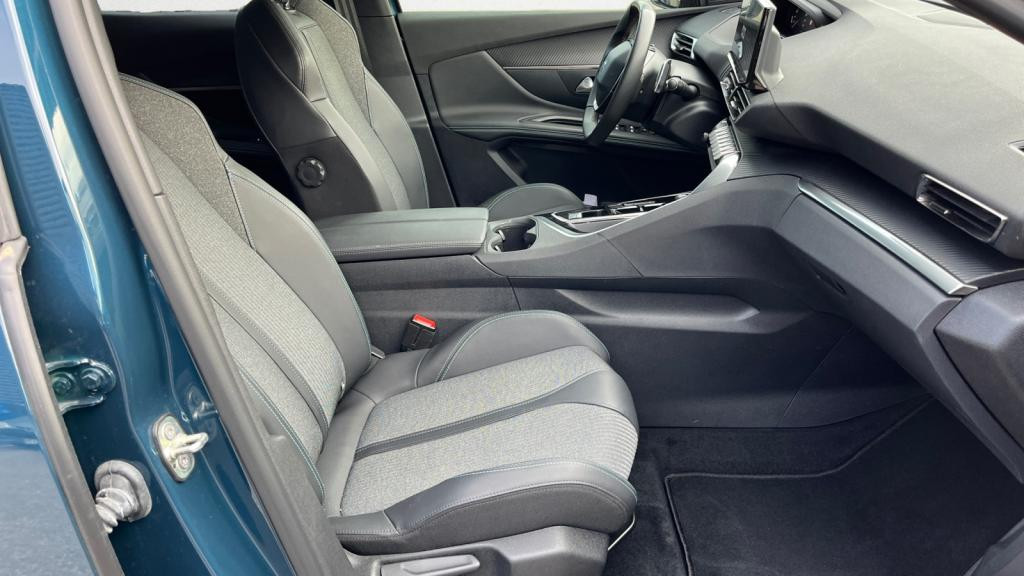 Nouvelle PEUGEOT 3008 PureTech 130 EAT8 II Allure Pack - Hayon Mains Libres - Radars AV