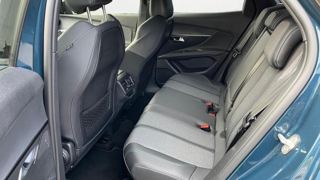 Nouvelle PEUGEOT 3008 PureTech 130 EAT8 II Allure Pack - Hayon Mains Libres - Radars AV