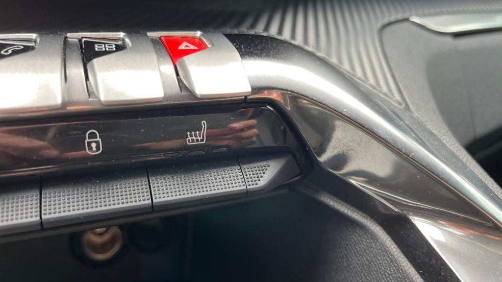 Nouvelle PEUGEOT 3008 PureTech 130 EAT8 II Allure Pack - Hayon Mains Libres - Radars AV