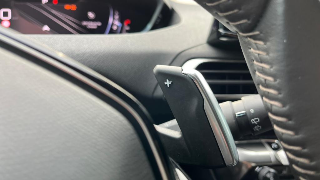 Nouvelle PEUGEOT 3008 PureTech 130 EAT8 II Allure Pack - Hayon Mains Libres - Radars AV