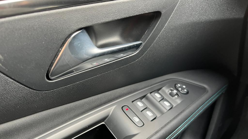 Nouvelle PEUGEOT 3008 PureTech 130 EAT8 II Allure Pack - Hayon Mains Libres - Radars AV