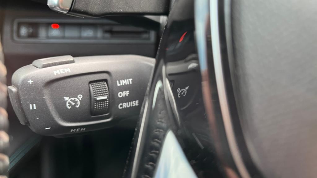 Nouvelle PEUGEOT 3008 PureTech 130 EAT8 II Allure Pack - Hayon Mains Libres - Radars AV