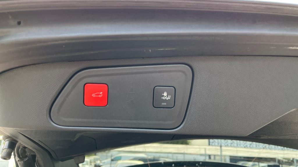 Nouvelle PEUGEOT 3008 PureTech 130 EAT8 II Allure Pack - Hayon Mains Libres - Radars AV