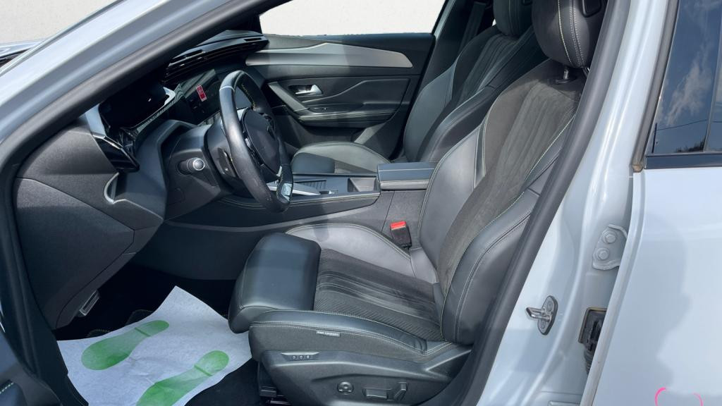 Nouvelle PEUGEOT 308 PureTech 130 EAT8 III GT - Toit Ouvrant - Visio 360 - Pack Alcantara