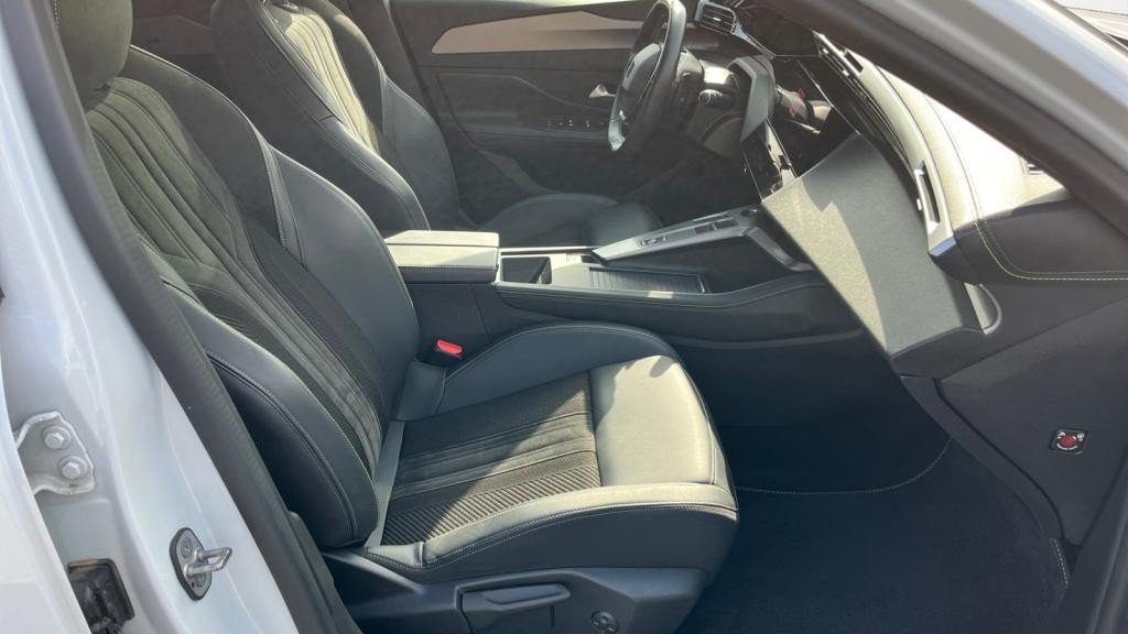 Nouvelle PEUGEOT 308 PureTech 130 EAT8 III GT - Toit Ouvrant - Visio 360 - Pack Alcantara