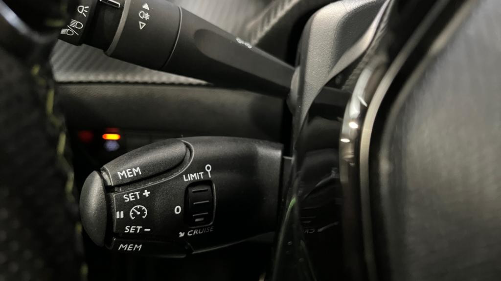 Nouvelle PEUGEOT 208 BlueHDi 100 II  GT - Toit Panoramque - Sièges Avant Chauffants