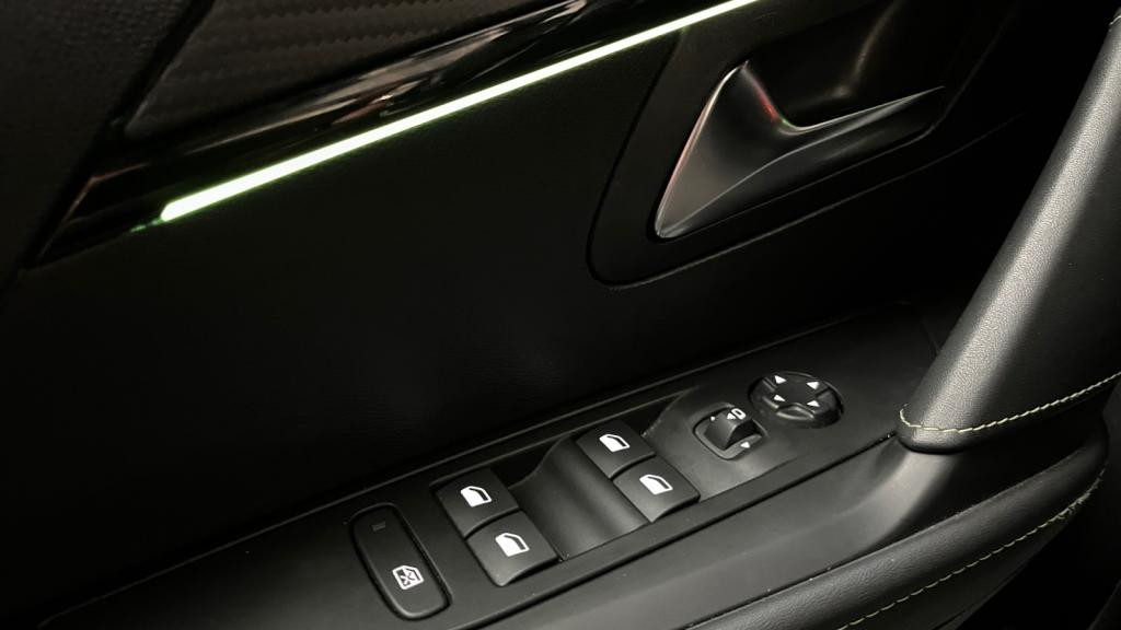 Nouvelle PEUGEOT 208 BlueHDi 100 II  GT - Toit Panoramque - Sièges Avant Chauffants