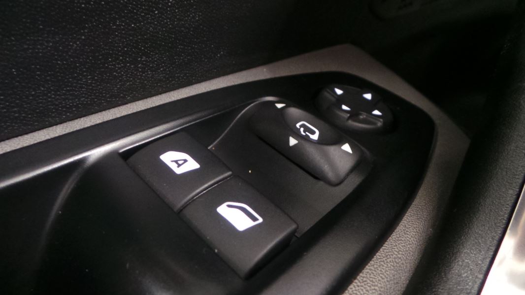 PEUGEOT 208 1.6 E-HDI115 FAP XY 3P