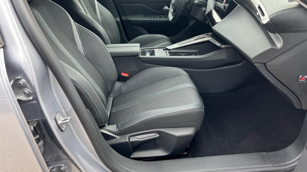 Nouvelle PEUGEOT 308  1.2i Hybrid - 145 - e-DCS6  III BERLINE Allure 