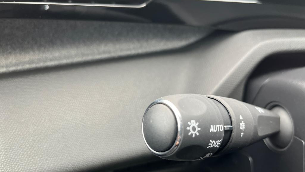 Nouvelle PEUGEOT 308  1.2i Hybrid - 145 - e-DCS6  III BERLINE Allure 