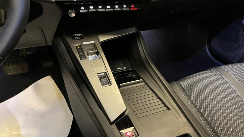 Nouvelle PEUGEOT 308  1.2i Hybrid - 145 - e-DCS6  III BERLINE Allure 