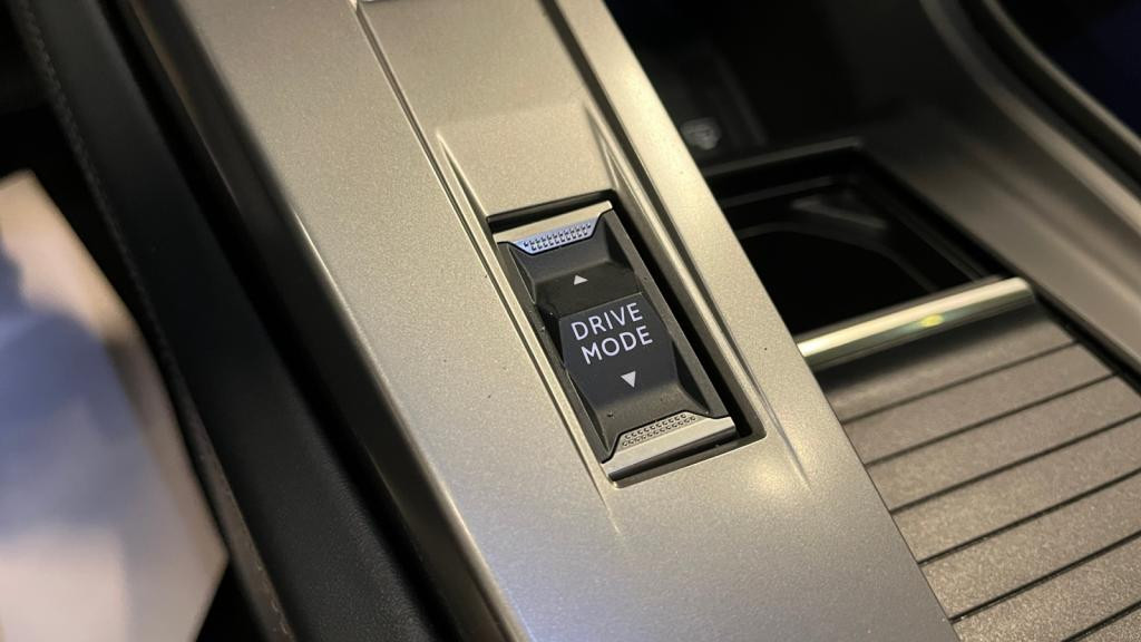 Nouvelle PEUGEOT 308  1.2i Hybrid - 145 - e-DCS6  III BERLINE Allure 