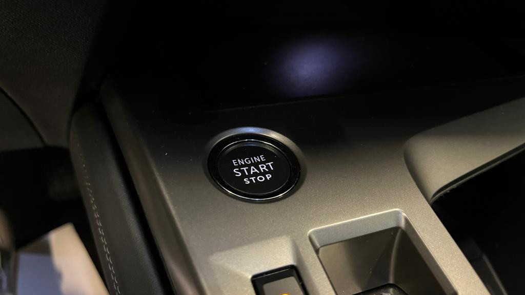 Nouvelle PEUGEOT 308  1.2i Hybrid - 145 - e-DCS6  III BERLINE Allure 