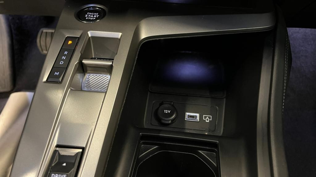 Nouvelle PEUGEOT 308  1.2i Hybrid - 145 - e-DCS6  III BERLINE Allure 