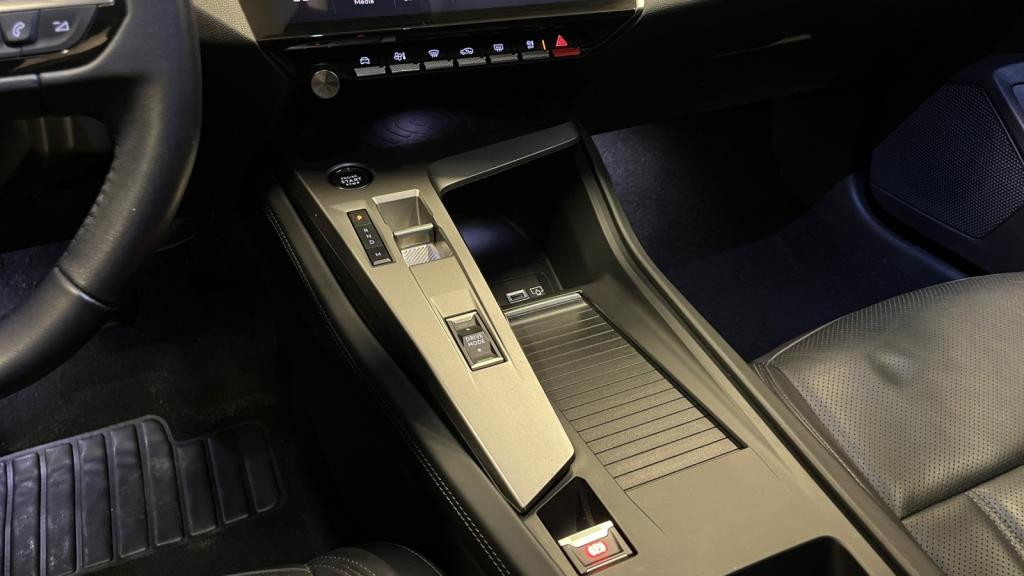 Nouvelle PEUGEOT 308  1.2i PureTech 12V S&S - 130 - EAT8  III BERLINE Allure Pack 