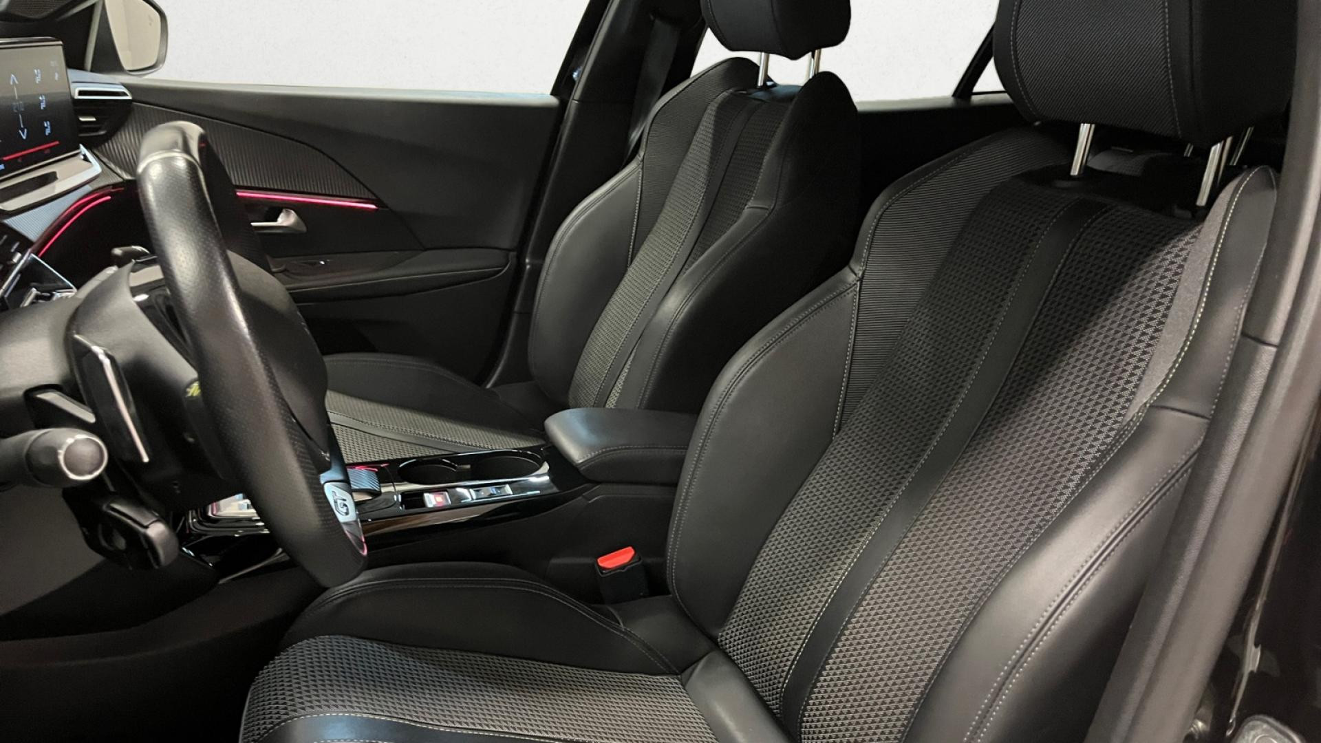 Nouvelle PEUGEOT 2008  1.2i PureTech 12V S&S - 130 - EAT8  II GT