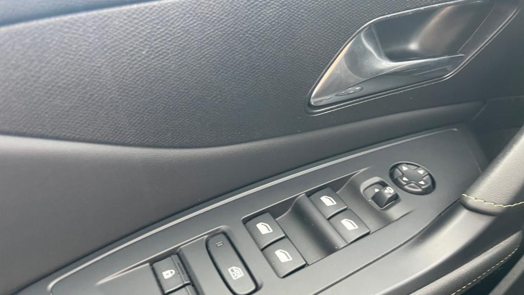 Nouvelle PEUGEOT 308  1.2i PureTech 12V S&S - 130 - EAT8  III BERLINE GT 