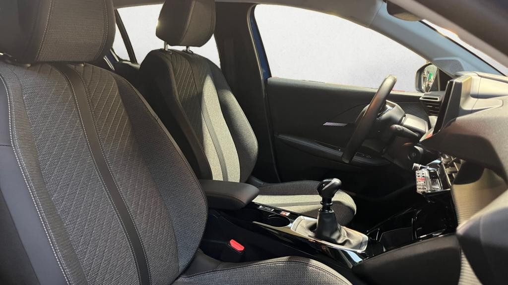 Nouvelle PEUGEOT 208  1.2i PureTech 12V S&S - 100  II BERLINE Allure PHASE 2