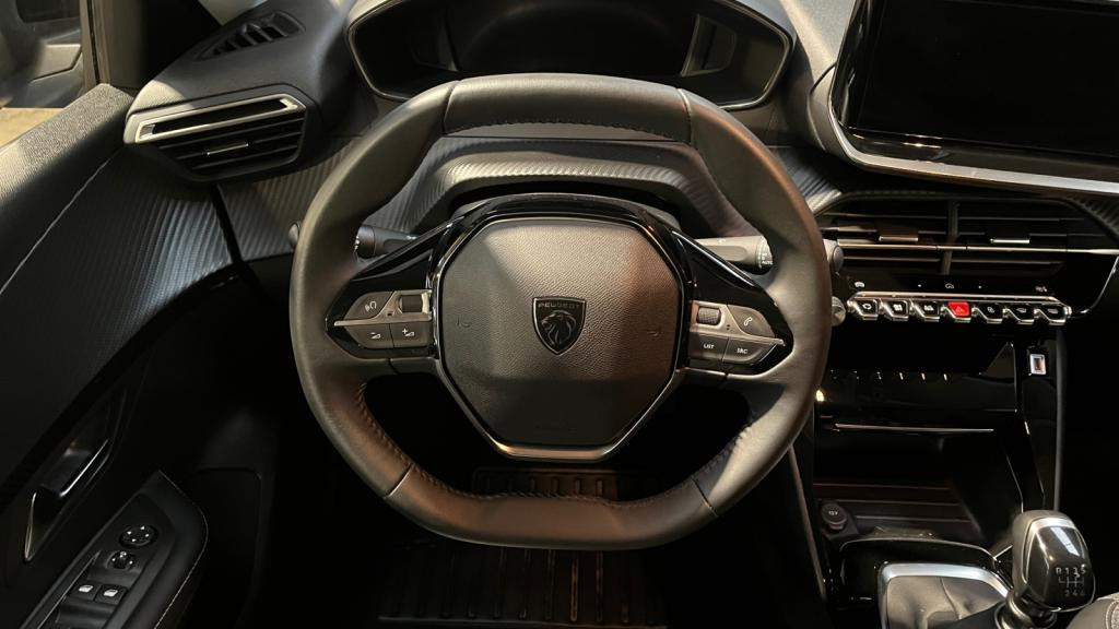 Nouvelle PEUGEOT 208  1.2i PureTech 12V S&S - 100  II BERLINE Allure PHASE 2