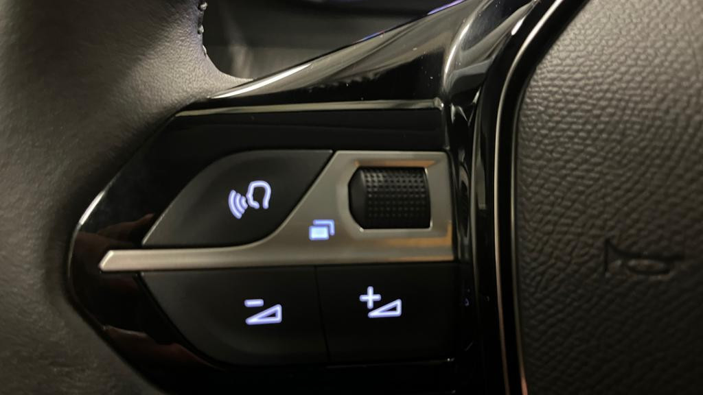 Nouvelle PEUGEOT 208  1.2i PureTech 12V S&S - 100  II BERLINE Allure PHASE 2