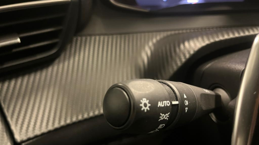 Nouvelle PEUGEOT 208  1.2i Hybrid - 100 - e-DCS6  II BERLINE Allure PHASE 2