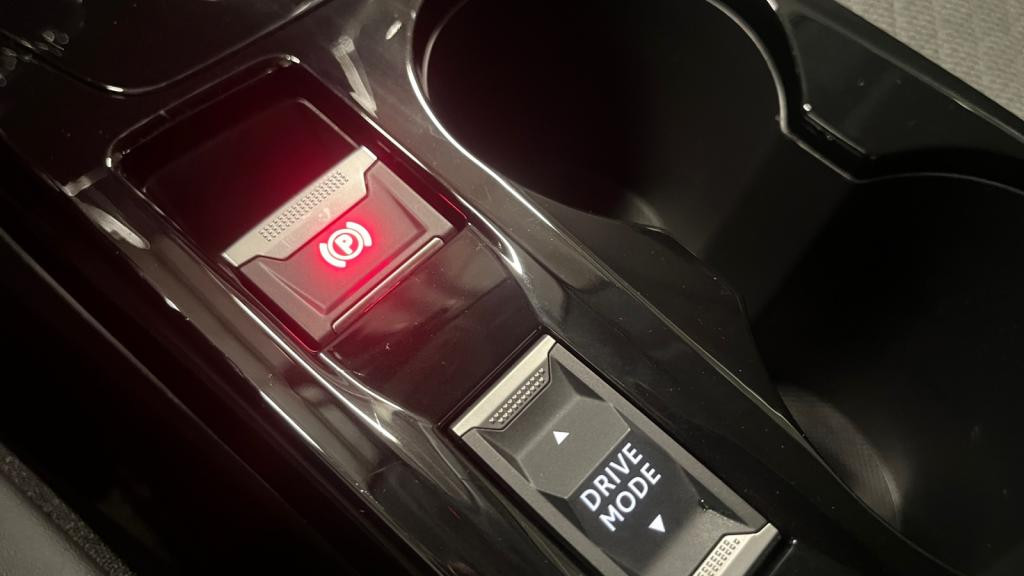 Nouvelle PEUGEOT 208  1.2i Hybrid - 100 - e-DCS6  II BERLINE Allure PHASE 2