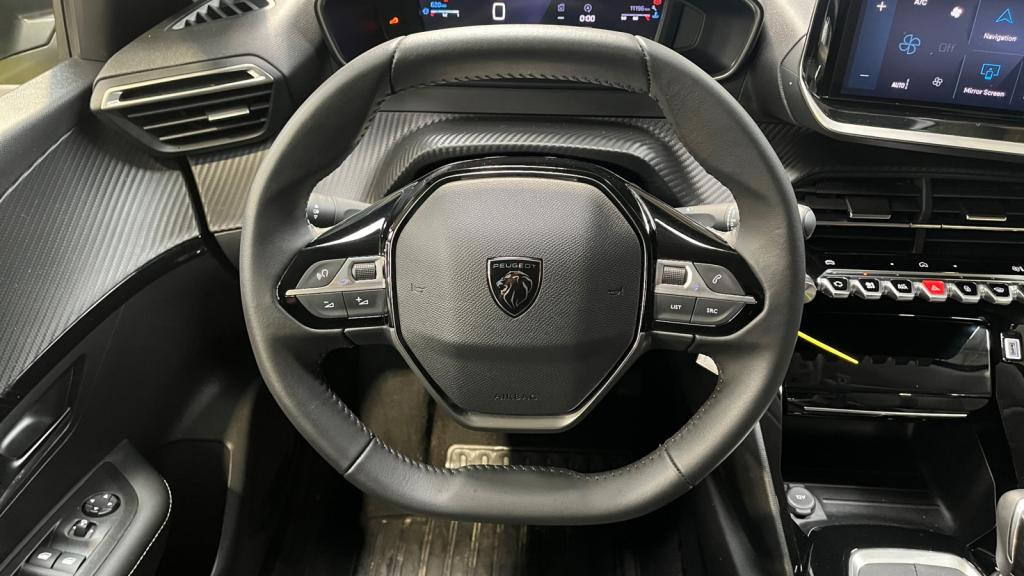 Nouvelle PEUGEOT 208  1.2i PureTech 12V S&S - 100  II BERLINE Allure PHASE 2