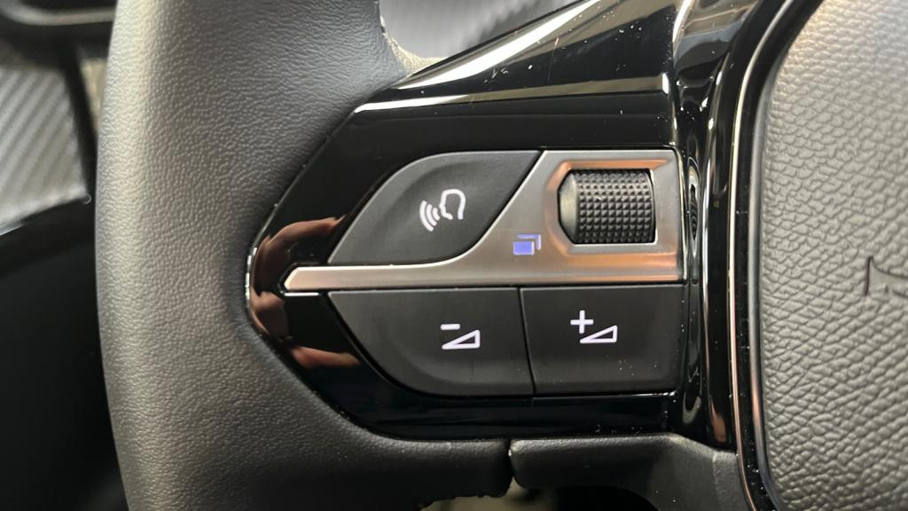 Nouvelle PEUGEOT 208  1.2i PureTech 12V S&S - 100  II BERLINE Allure PHASE 2