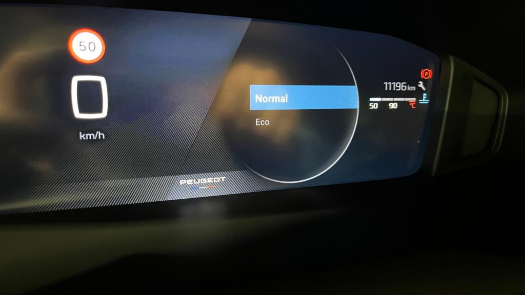 Nouvelle PEUGEOT 208  1.2i PureTech 12V S&S - 100  II BERLINE Allure PHASE 2