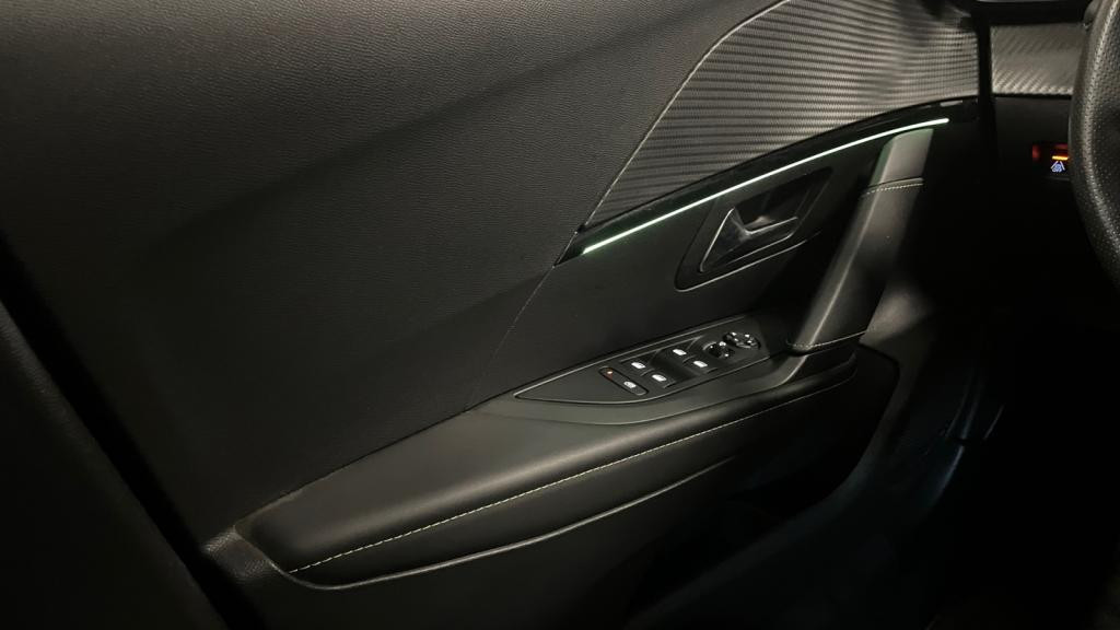 Nouvelle PEUGEOT 208  1.5 BlueHDi S&S - 100  II BERLINE GT