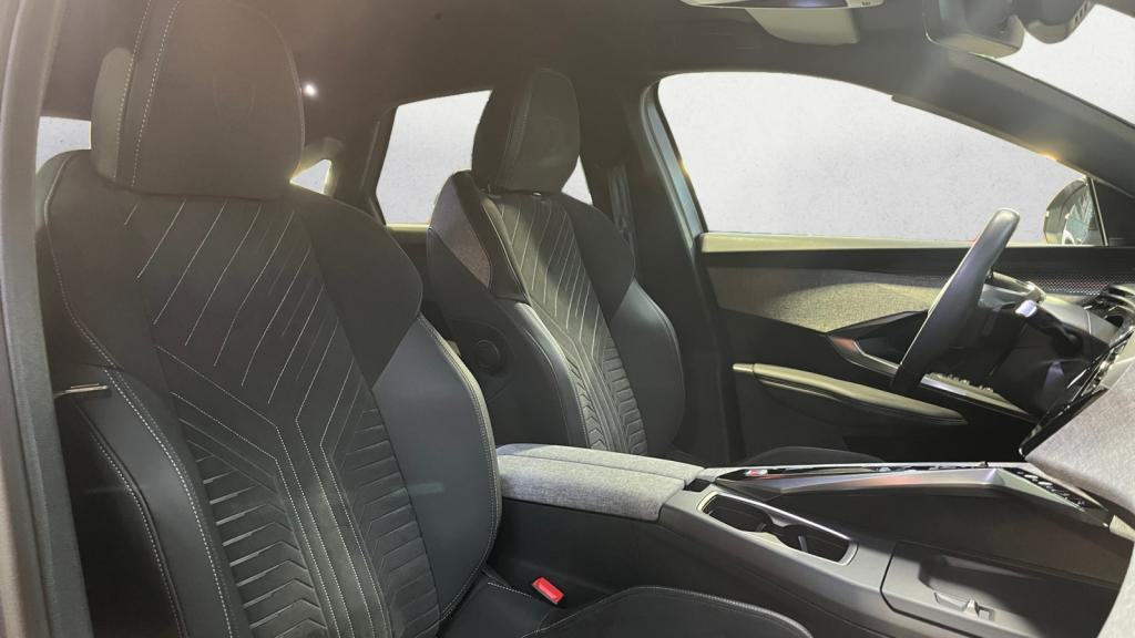 Nouvelle PEUGEOT 3008  1.2i Hybrid - 145 - e-DCS6  III GT 