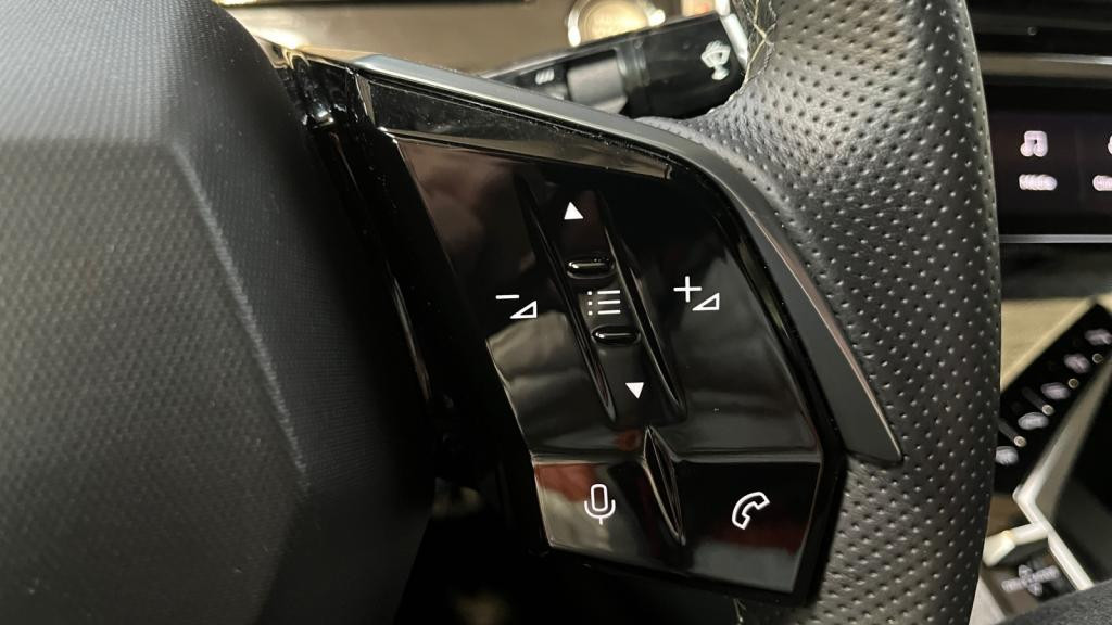 Nouvelle PEUGEOT 3008  1.2i Hybrid - 145 - e-DCS6  III GT 