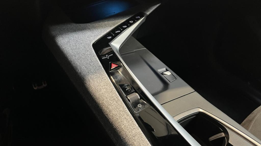 Nouvelle PEUGEOT 5008  1.2i Hybrid -145 - e-DCS6  III 2024 GT 